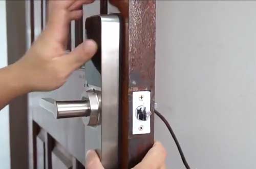 Hướng dẫn lắp đặt khóa cửa điện tử tại nhà đúng cách – Homego