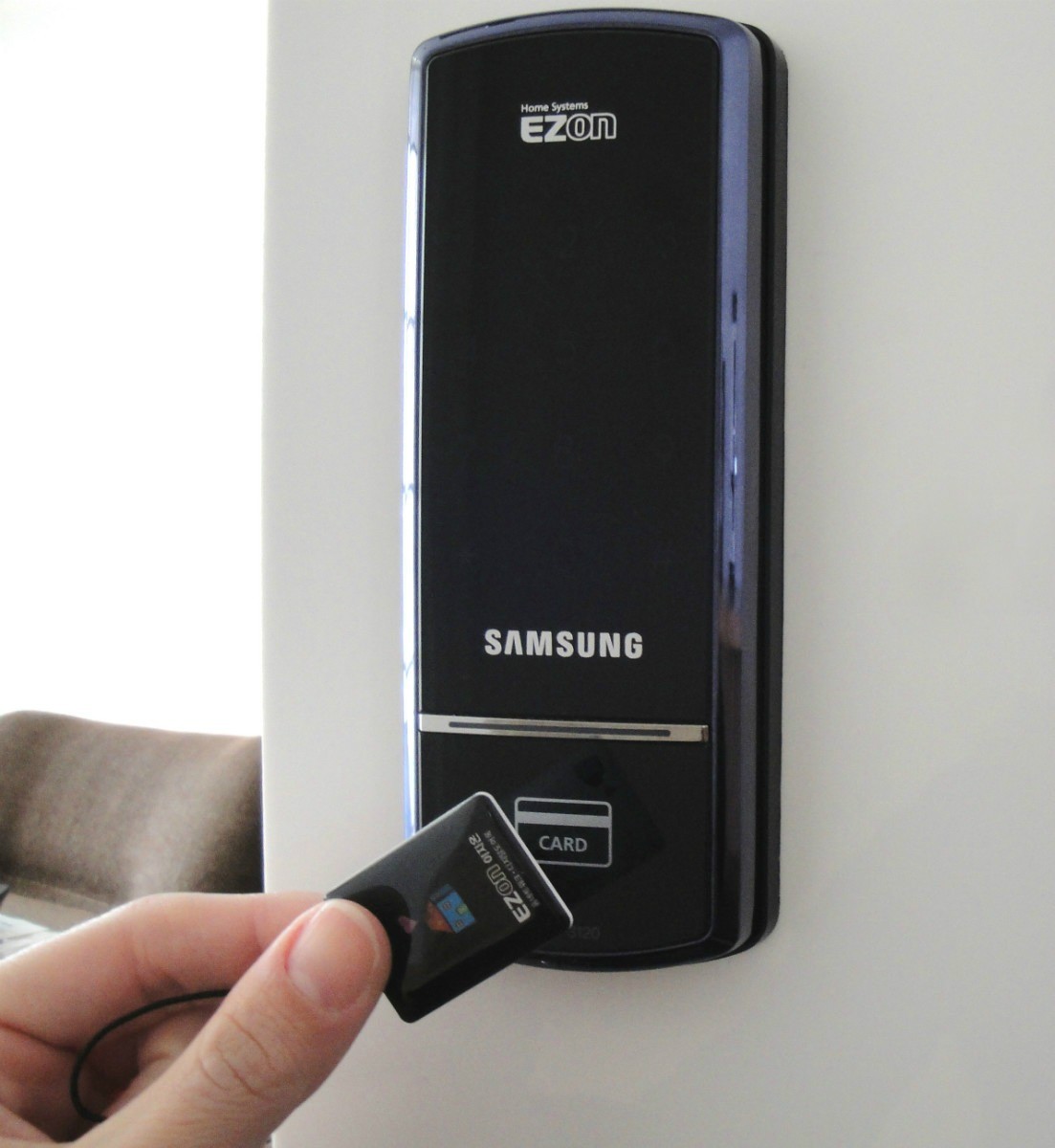 Chuyên gia hướng dẫn sử dụng và cách đổi mật khẩu khóa cửa Samsung-4
