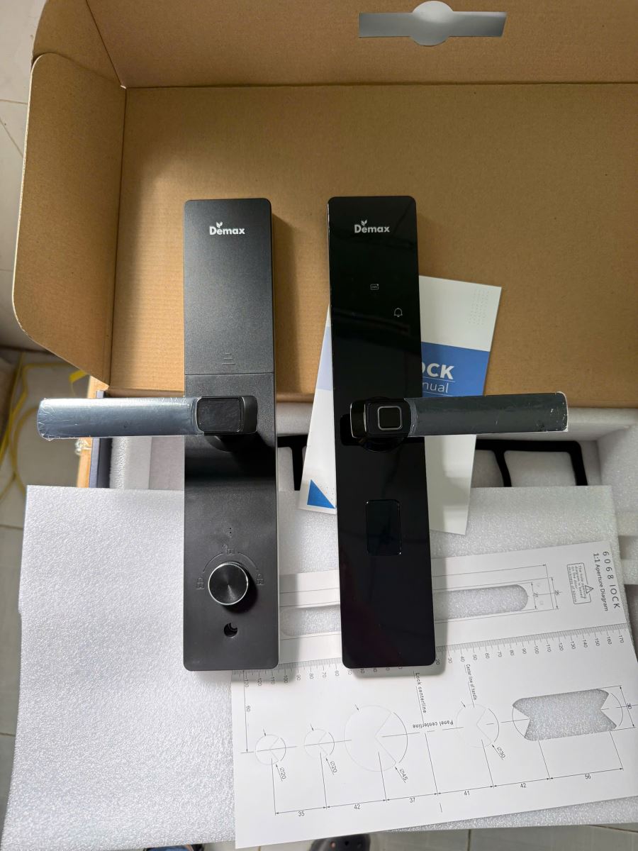 Hình ảnh thực tế sản phẩm khóa cửa Demax EL-C88 SV