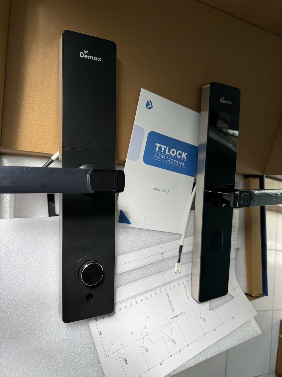 Hình ảnh thực tế sản phẩm khóa cửa Demax EL-C88 SV