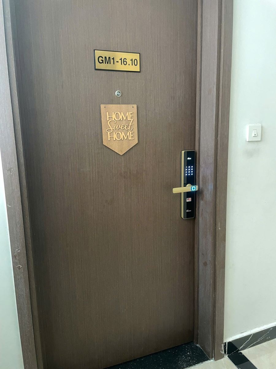 hình ảnh thực tế Khóa cửa gỗ vân tay Demax EL-C622 CG Pin Lithium