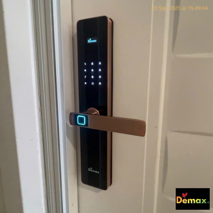 hình ảnh thực tế Khóa cửa gỗ vân tay Demax EL-C622 AC