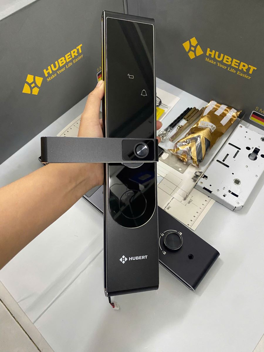 Khóa Cửa Vân Tay Hubert HB CG68 Titan Black App wifi